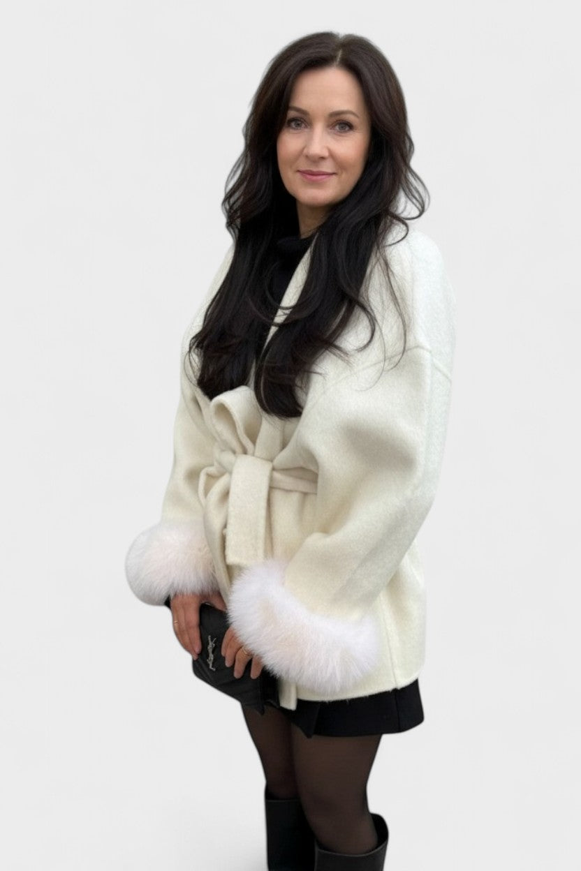 Dagmar™ | Elegant frakke med økopels